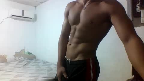 Snapshot of tyler_gold823 chatting on 02/02/25, 01:41 Tyler online show from 02/02/25, 01:41