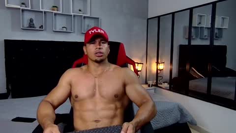 tyler_hank1 online show from 03/05/25, 08:54