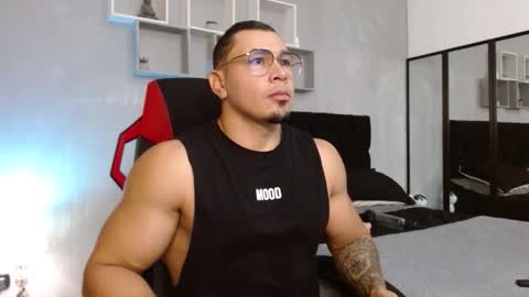 Snapshot of tyler_hank1 chatting on 11/01/25, 10:01 tyler_hank1 online show from 11/01/25, 10:01