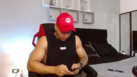 Snapshot of tyler_hank1 chatting on 11/02/25, 10:34 tyler_hank1 online show from 11/02/25, 10:34