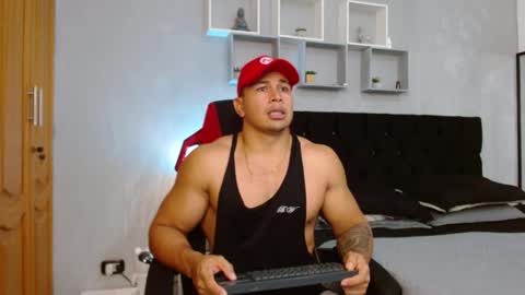 Snapshot of tyler_hank1 chatting on 11/17/25, 08:36 tyler_hank1 online show from 11/17/25, 08:36