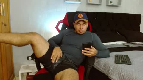 Snapshot of tyler_hank1 chatting on 11/23/25, 02:17 tyler_hank1 online show from 11/23/25, 02:17