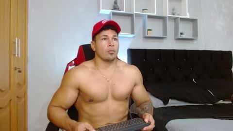 Snapshot of tyler_hank1 chatting on 11/25/25, 08:31 tyler_hank1 online show from 11/25/25, 08:31