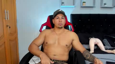 Snapshot of tyler_hank1 chatting on 11/29/25, 11:24 tyler_hank1 online show from 11/29/25, 11:24