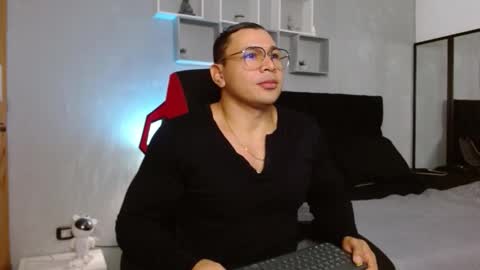 Snapshot of tyler_hank1 chatting on 12/02/25, 02:28 tyler_hank1 online show from 12/02/25, 02:28