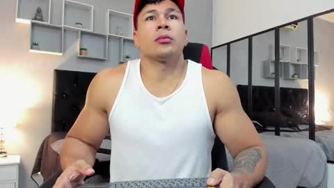 Snapshot of tyler_hank1 chatting on 12/17/25, 08:48 tyler_hank1 online show from 12/17/25, 08:48