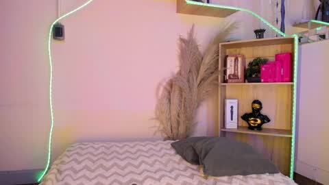 Snapshot of tylla__ chatting on 04/05/26, 05:15 tylla__ online show from 04/05/26, 05:15