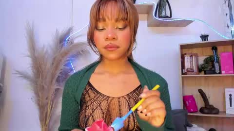 Snapshot of tylla__ chatting on 04/12/26, 11:21 tylla__ online show from 04/12/26, 11:21