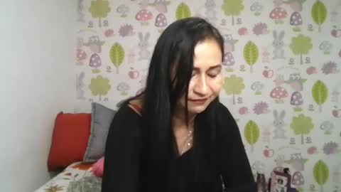 Snapshot of tyna_b chatting on 04/16/26, 06:30 Tyna online show from 04/16/26, 06:30