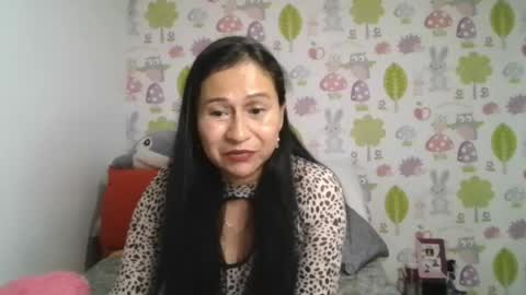 Snapshot of tyna_b chatting on 04/19/26, 11:09 Tyna online show from 04/19/26, 11:09