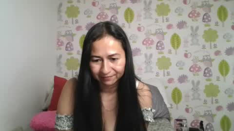 Snapshot of tyna_b chatting on 04/21/26, 01:42 Tyna online show from 04/21/26, 01:42