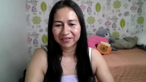 Snapshot of tyna_b chatting on 04/25/26, 11:24 Tyna online show from 04/25/26, 11:24