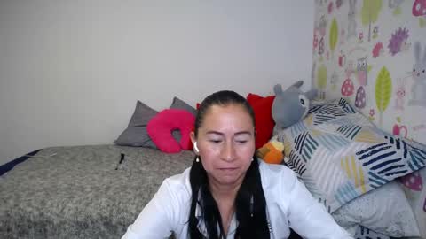 Snapshot of tyna_b chatting on 05/09/26, 08:58 Tyna online show from 05/09/26, 08:58