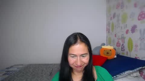 Snapshot of tyna_b chatting on 05/12/26, 07:44 Tyna online show from 05/12/26, 07:44