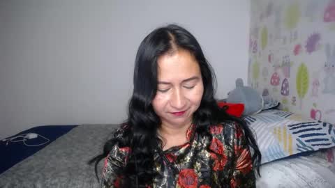 Snapshot of tyna_b chatting on 05/13/26, 07:11 Tyna online show from 05/13/26, 07:11