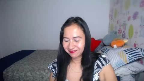 Snapshot of tyna_b chatting on 05/15/26, 09:49 Tyna online show from 05/15/26, 09:49