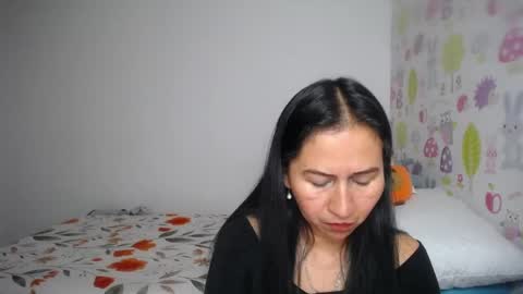 Snapshot of tyna_b chatting on 05/19/26, 04:13 Tyna online show from 05/19/26, 04:13