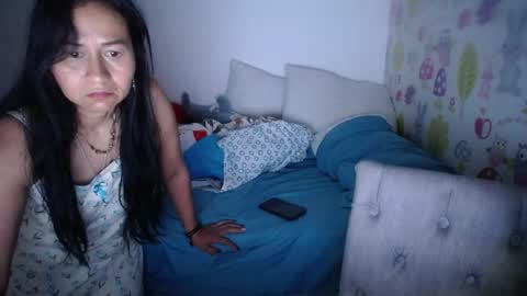 Snapshot of tyna_b chatting on 05/26/26, 11:28 Tyna online show from 05/26/26, 11:28