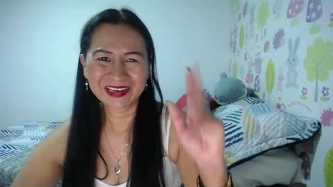 Snapshot of tyna_b chatting on 06/08/26, 10:04 Tyna online show from 06/08/26, 10:04