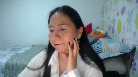 Snapshot of tyna_b chatting on 06/11/26, 12:32 Tyna online show from 06/11/26, 12:32