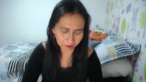 Snapshot of tyna_b chatting on 06/11/26, 05:22 Tyna online show from 06/11/26, 05:22