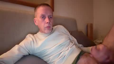 Snapshot of tyronev70 chatting on 04/11/26, 10:47 Ty online show from 04/11/26, 10:47