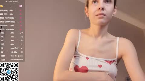 Snapshot of tyty_pupu chatting on 11/25/25, 06:08 Christine 3 Next broadcast tomorrow at 2100 GMT 5 online show from 11/25/25, 06:08