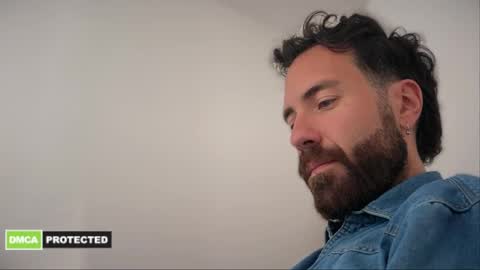 Snapshot of uasabi91 chatting on 04/10/26, 01:05 beard123 online show from 04/10/26, 01:05
