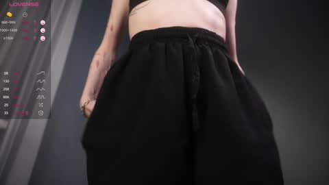 Lili online show from 01/31/25, 11:56