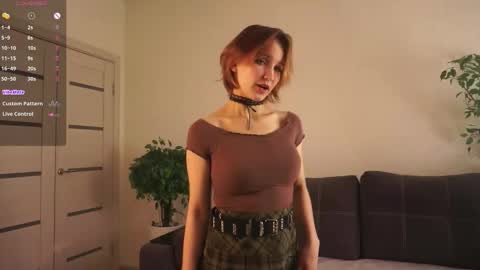 Snapshot of udelaborom chatting on 12/18/25, 04:24 Lili online show from 12/18/25, 04:24