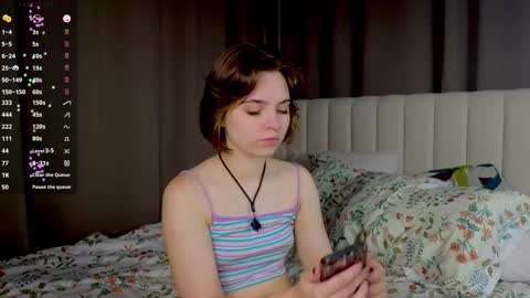 Snapshot of udeleclive chatting on 09/25/25, 03:05 Polly online show from 09/25/25, 03:05