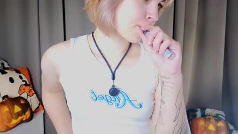 Snapshot of udeleclive chatting on 11/01/25, 03:25 Polly online show from 11/01/25, 03:25