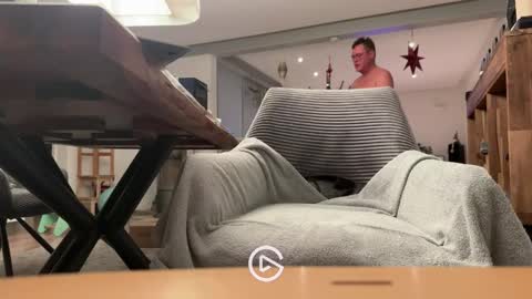 ueberdruck01 online show from 12/17/25, 10:49