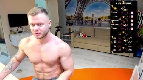 Snapshot of ukgymboy chatting on 02/02/26, 12:59 James Iron online show from 02/02/26, 12:59