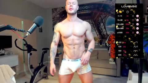 Snapshot of ukgymboy chatting on 02/04/26, 01:17 James Iron online show from 02/04/26, 01:17