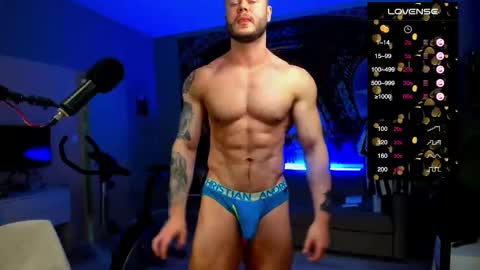 Snapshot of ukgymboy chatting on 02/10/26, 01:15 James Iron online show from 02/10/26, 01:15