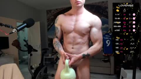 Snapshot of ukgymboy chatting on 04/30/26, 12:22 James Iron online show from 04/30/26, 12:22