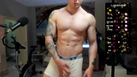 Snapshot of ukgymboy chatting on 05/02/26, 12:32 James Iron online show from 05/02/26, 12:32