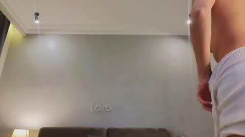 Snapshot of ukki_ chatting on 10/11/25, 02:04 Naomi online show from 10/11/25, 02:04