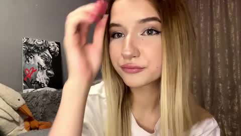 Snapshot of ulalittlepage chatting on 12/04/25, 04:59 Vikki online show from 12/04/25, 04:59