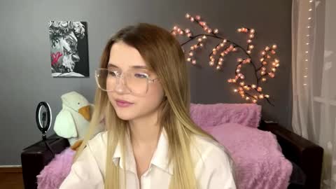 Snapshot of ulalittlepage chatting on 12/14/25, 04:12 Vikki online show from 12/14/25, 04:12