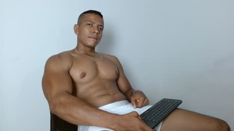 Snapshot of ulisess15 chatting on 12/31/24, 10:45 Felipe model independent online show from 12/31/24, 10:45