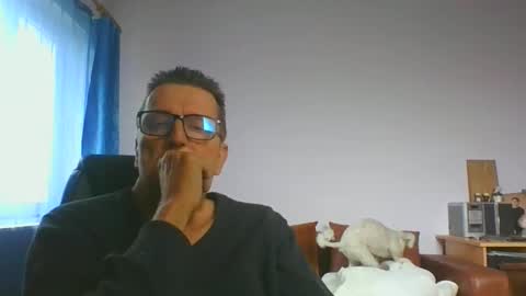 ulmeni4 online show from 12/21/24, 11:55