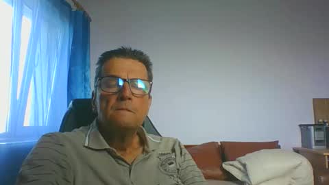 ulmeni4 online show from 10/19/25, 08:59