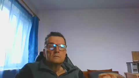 Snapshot of ulmeni4 chatting on 12/21/25, 08:32 ulmeni4 online show from 12/21/25, 08:32