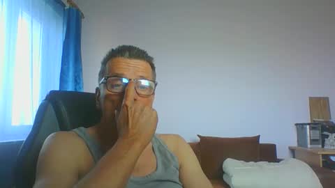 Snapshot of ulmeni4 chatting on 03/18/26, 07:44 ulmeni4 online show from 03/18/26, 07:44