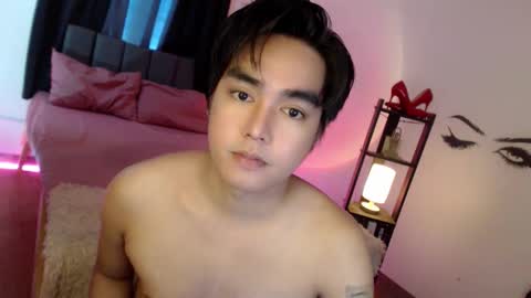 Snapshot of ultimatesexytrans chatting on 10/07/25, 11:46 Alex online show from 10/07/25, 11:46