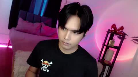 Snapshot of ultimatesexytrans chatting on 10/17/25, 02:48 Alex online show from 10/17/25, 02:48