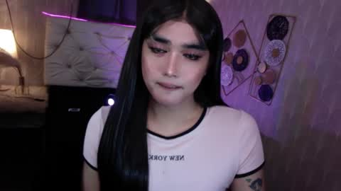 Snapshot of ultimatesexytrans chatting on 10/28/25, 08:11 Alex online show from 10/28/25, 08:11