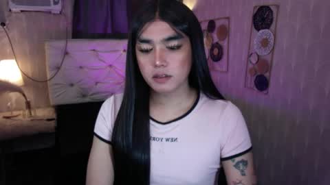 Snapshot of ultimatesexytrans chatting on 10/31/25, 06:09 Alex online show from 10/31/25, 06:09